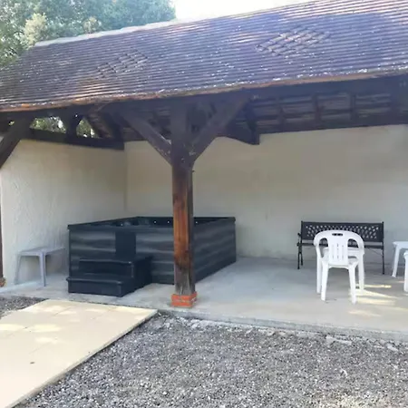 06-les Glycines Avec Piscine & Jacuzzi-5 Pers Martel