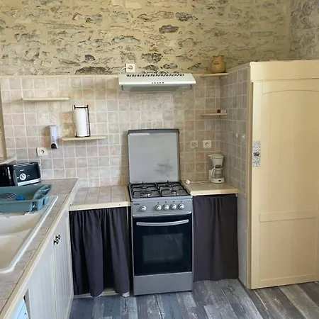 06-les Glycines Avec Piscine & Jacuzzi-5 Pers Martel